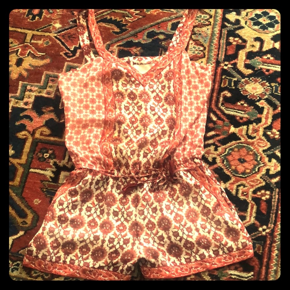 Romper red and white pattern